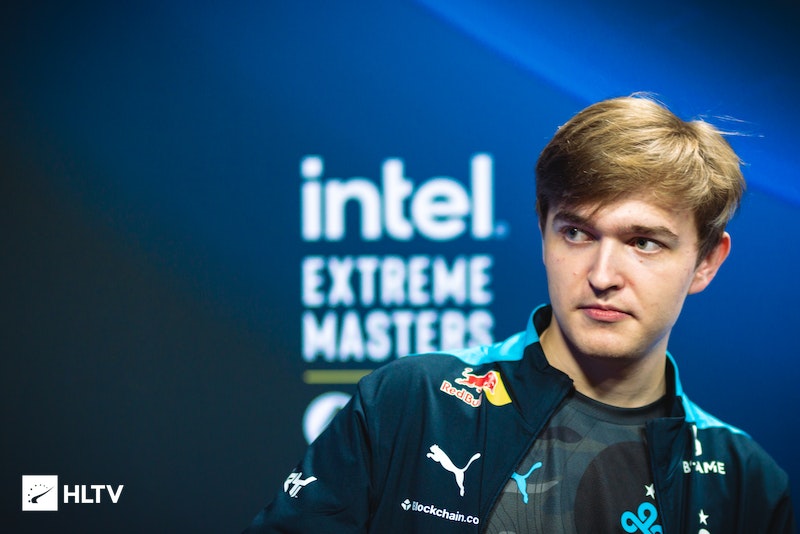 显得保守 显得保守